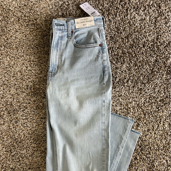 NEW Size 26 Abercrombie Cropped Holey Jeans - Picture 2 of 5